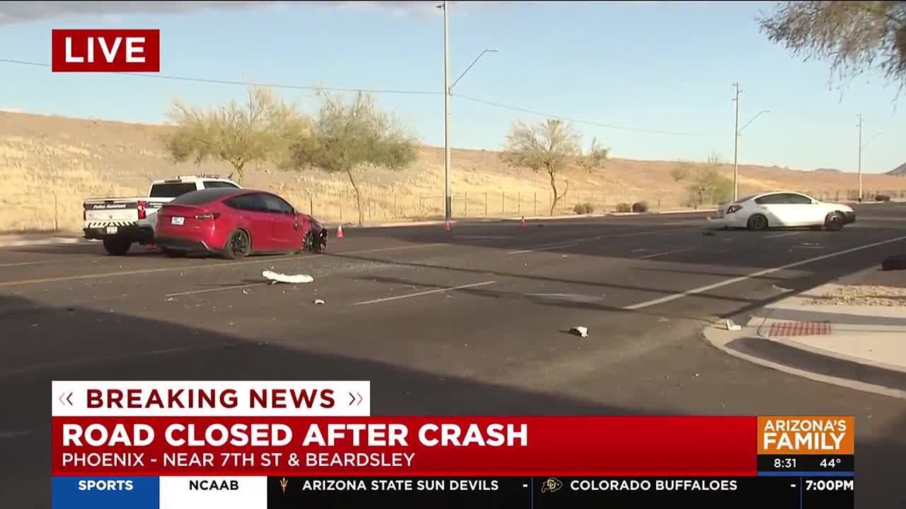 North Phoenix road blocked after serious 4-car crash