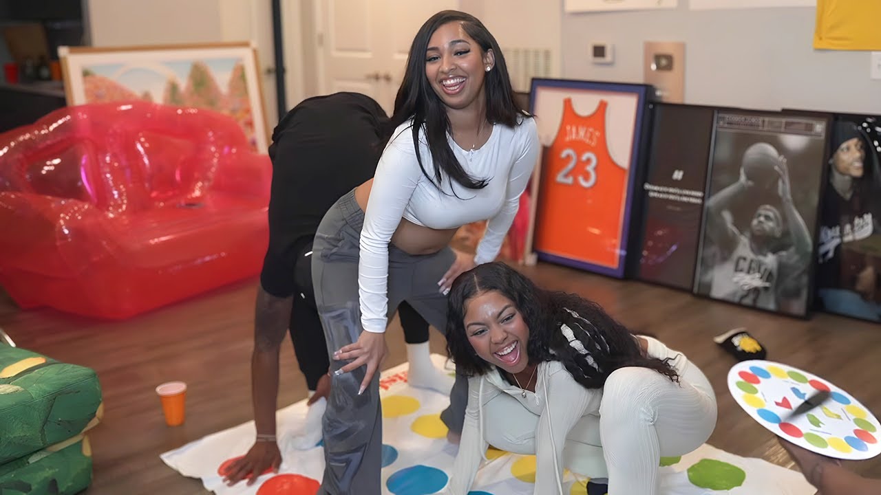 Tylil Plays TWISTER With Jordyn & Naudia 😂!
