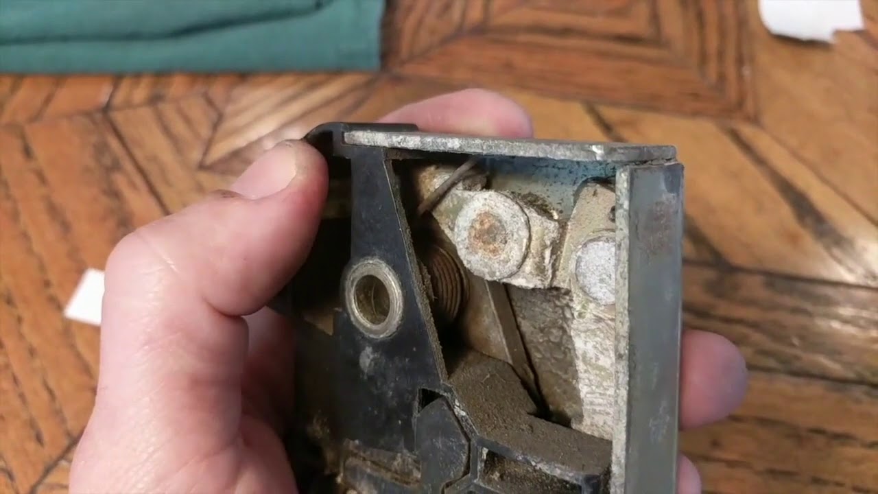 1984 VW Vanagon - Mod: Lock the driver's door while its open