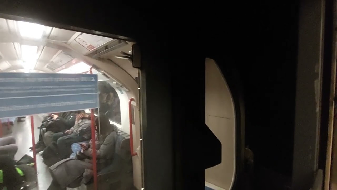Journey on the Central Line 1992 Stock from Holland Park to Notting Hill Gate 15/12/24