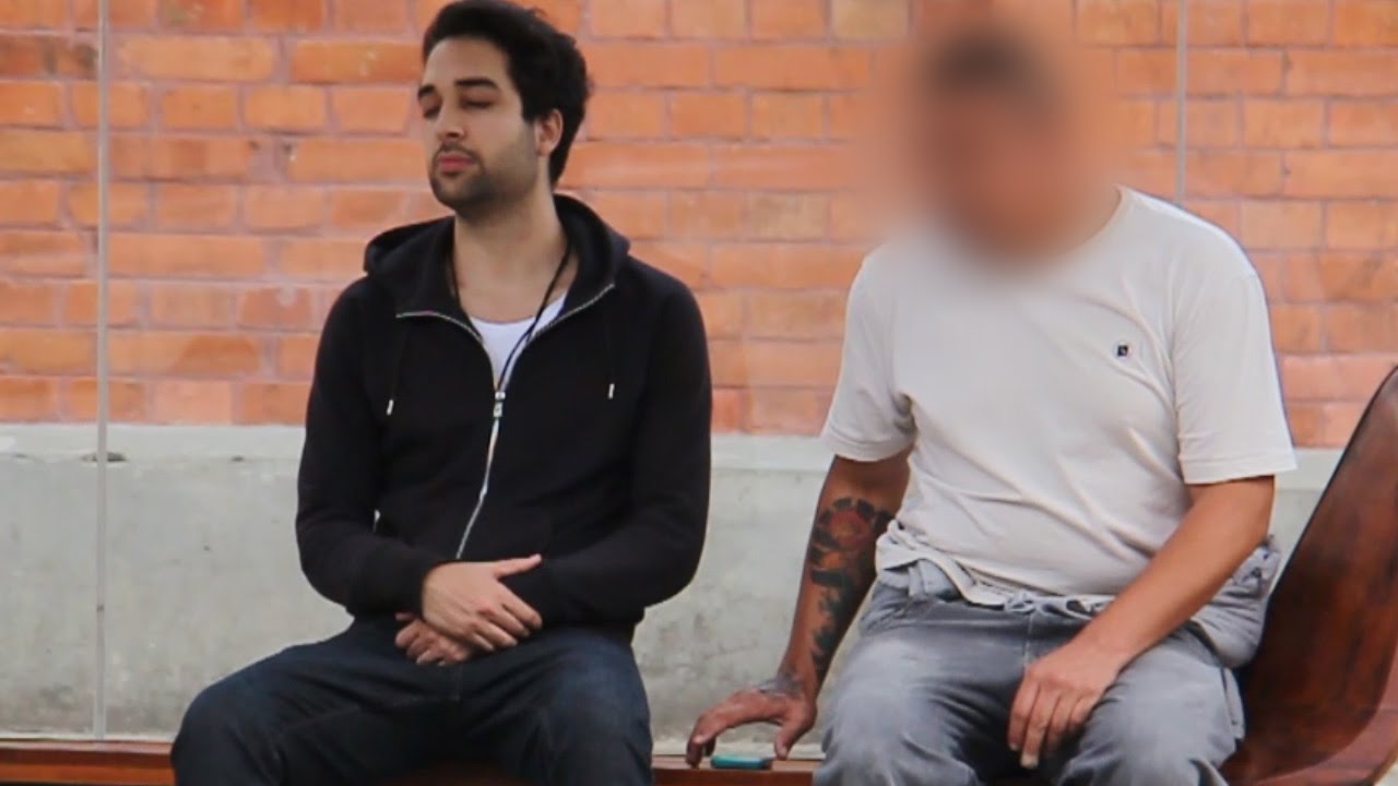 DANDO CHOQUE EM LADRÃO DE CELULAR - PEGADINHA (BAIT PHONE)