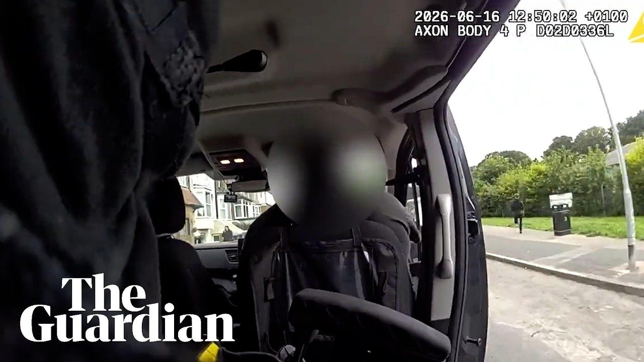 Moment van driver gives lift to armed police officer chasing suspect in Kent