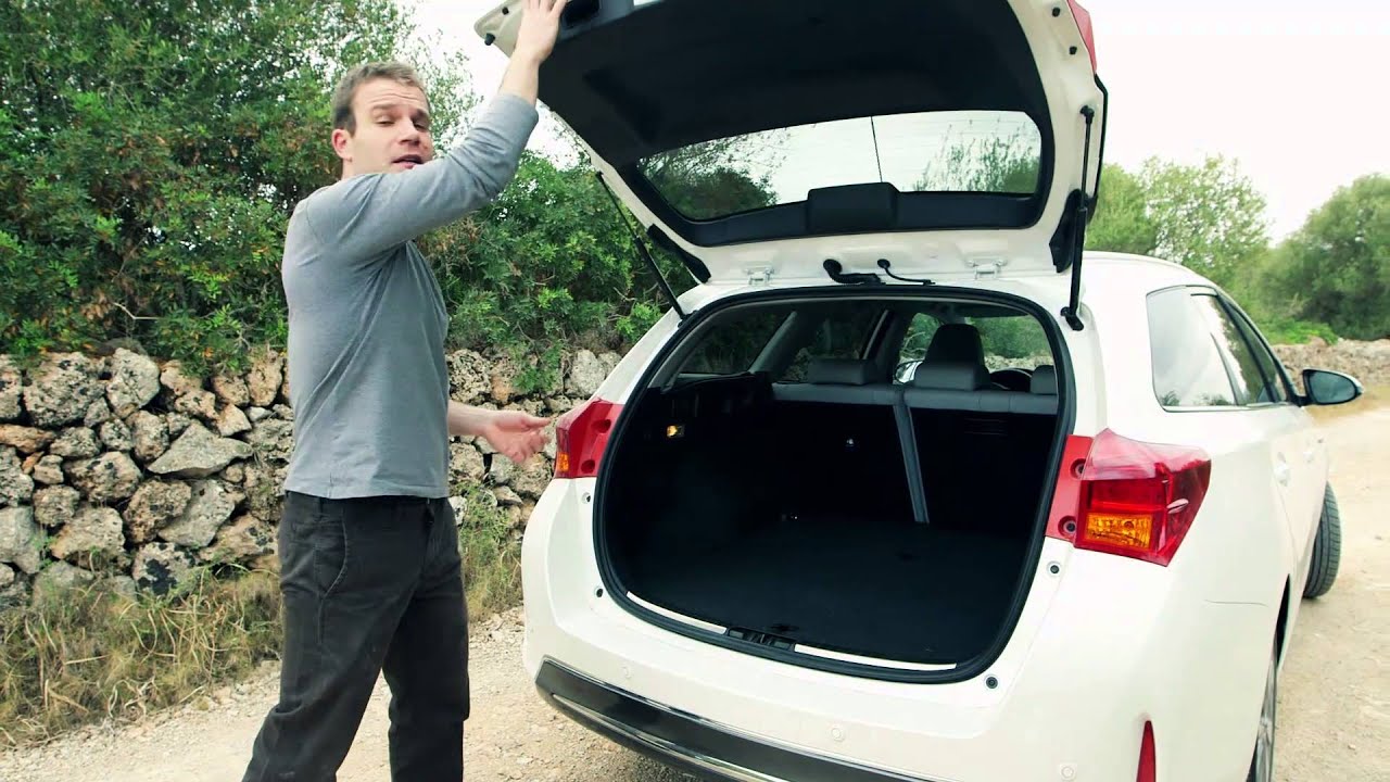 2013 Toyota Auris Touring Sports - Which? first drive