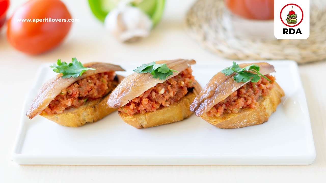 MONTADITO de SARDINA AHUMADA con PICADA de TOMATE y PIMIENTO #82