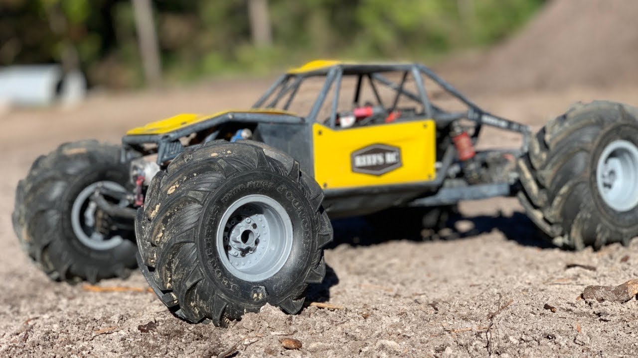Capra Bouncer with 2.2 JConcepts Fling Kings