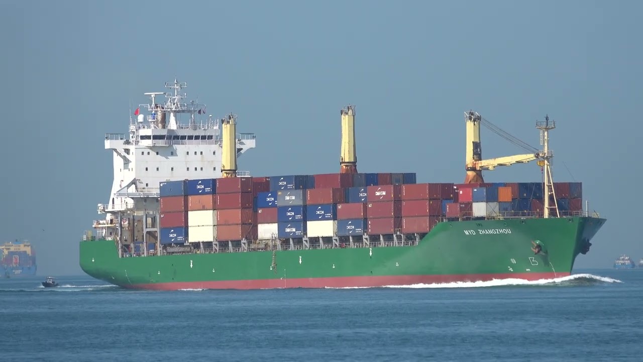 Container Ship《MYD ZHANGZHOU》Crossing the  Ma Wan Channel in HK 20260211_C0005