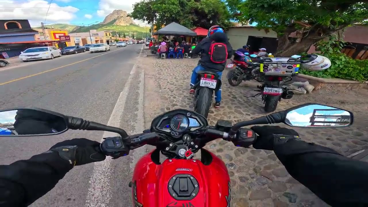 Probando en carretera la Pulsar ns200 (La mejor moto para empezar)