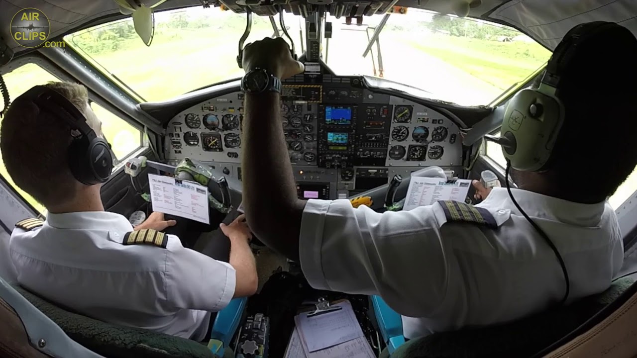 Amazing Vanuatu Jungle Island Strip Landing on Dash 6 Twin Otter! [AirClips]