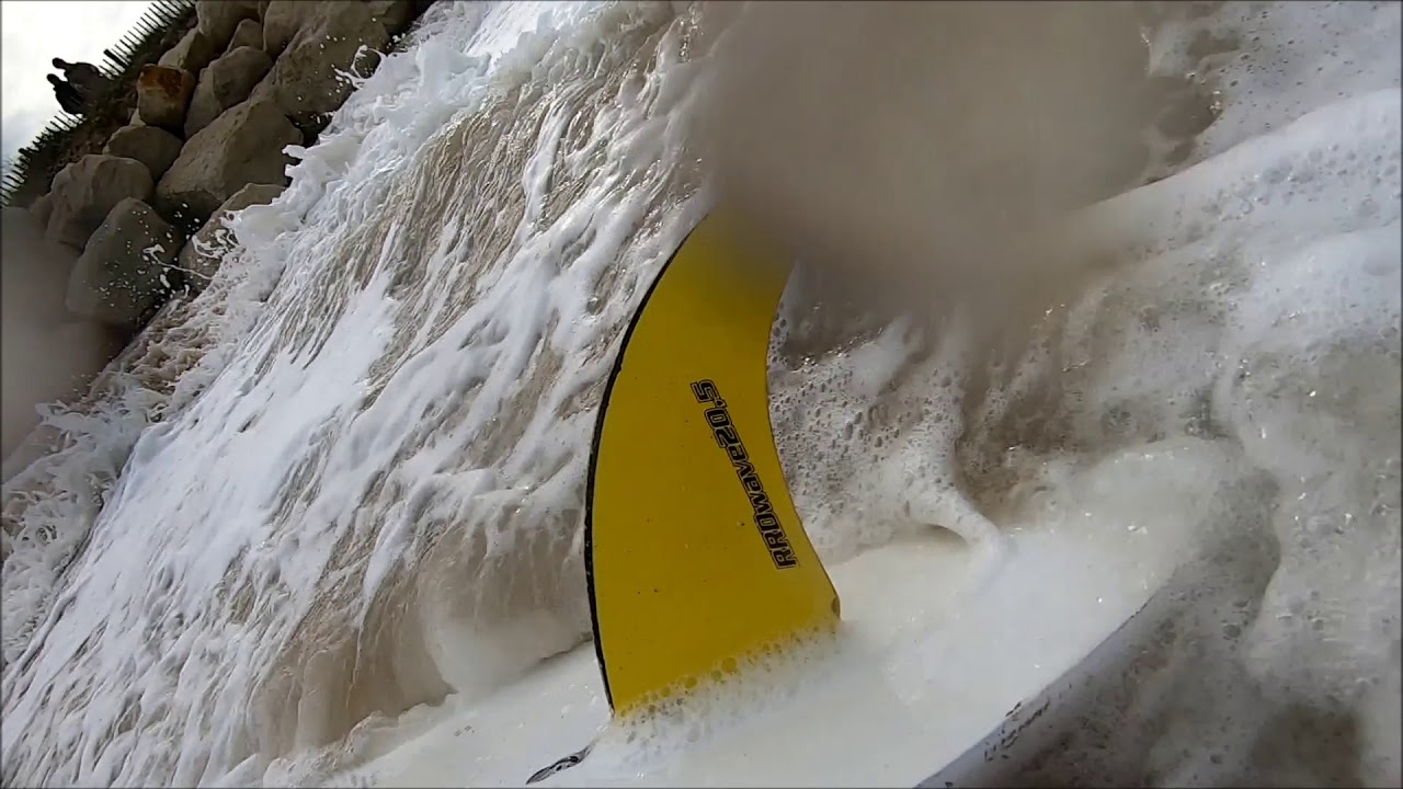WINDSURF RE 28 10 2020 QUAND T'ES PAS ASSEZ FORT RESTE AU BORD !
