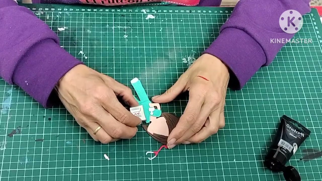 BROCHE O PRENDEDOR DE ENFERMERA.MOLDES GRATIS