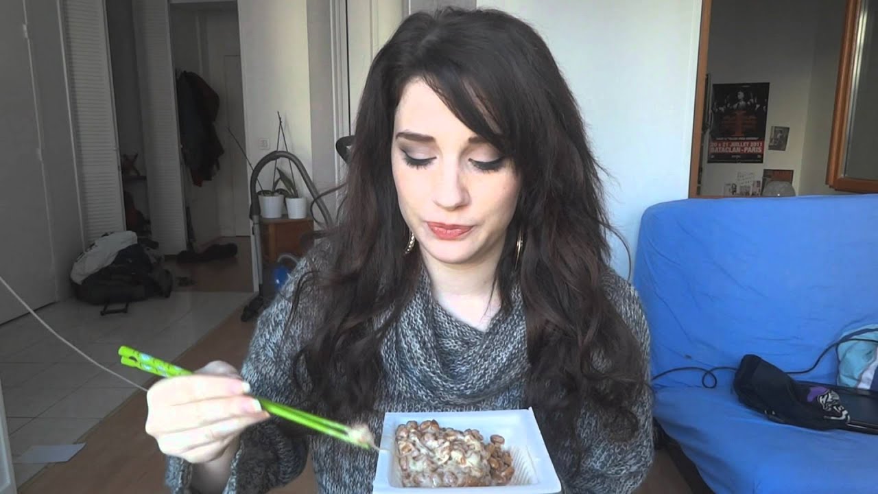 初めて納豆を食べる。Eating natto for the first time.
