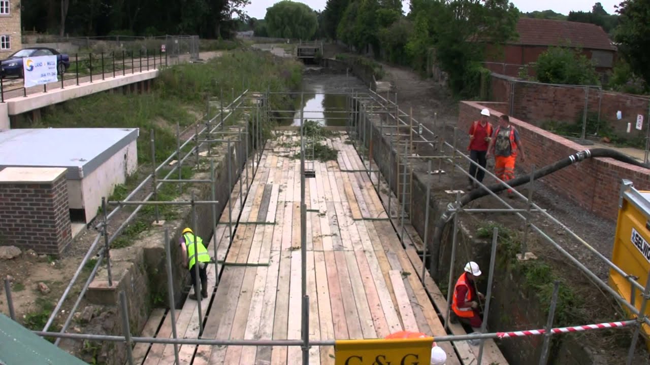 Dudbridge Locks (Stroudwater Canal) - Dredging & Scaffolding  - August 2013
