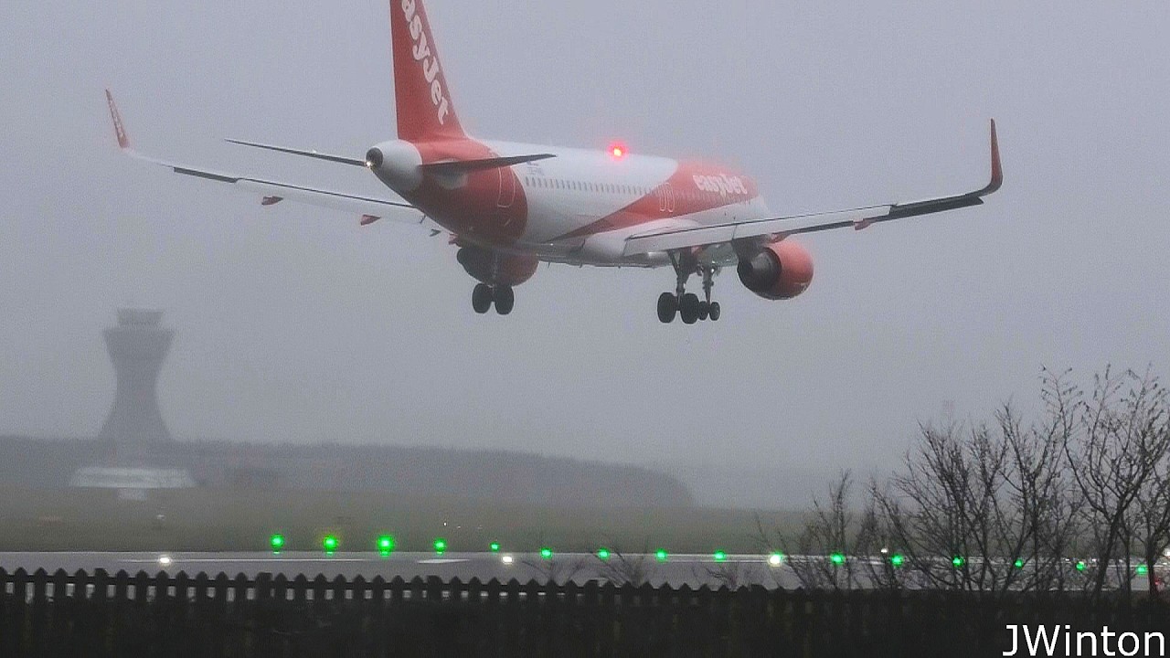 Crosswind Landings Runway 07 at Newcastle Airport
