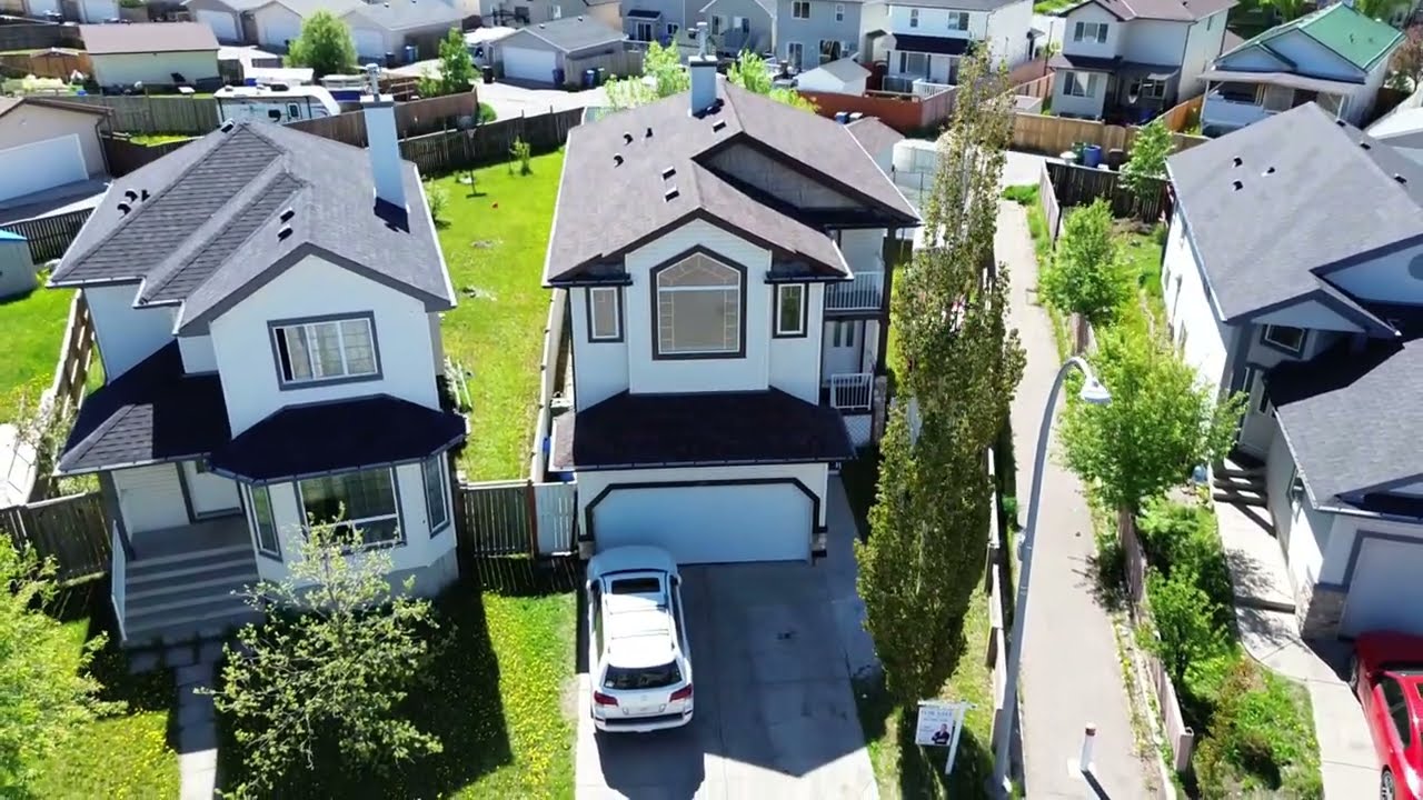 Beautiful House on a Massive Lot! FOR SALE BY ORIGINAL OWNERS!