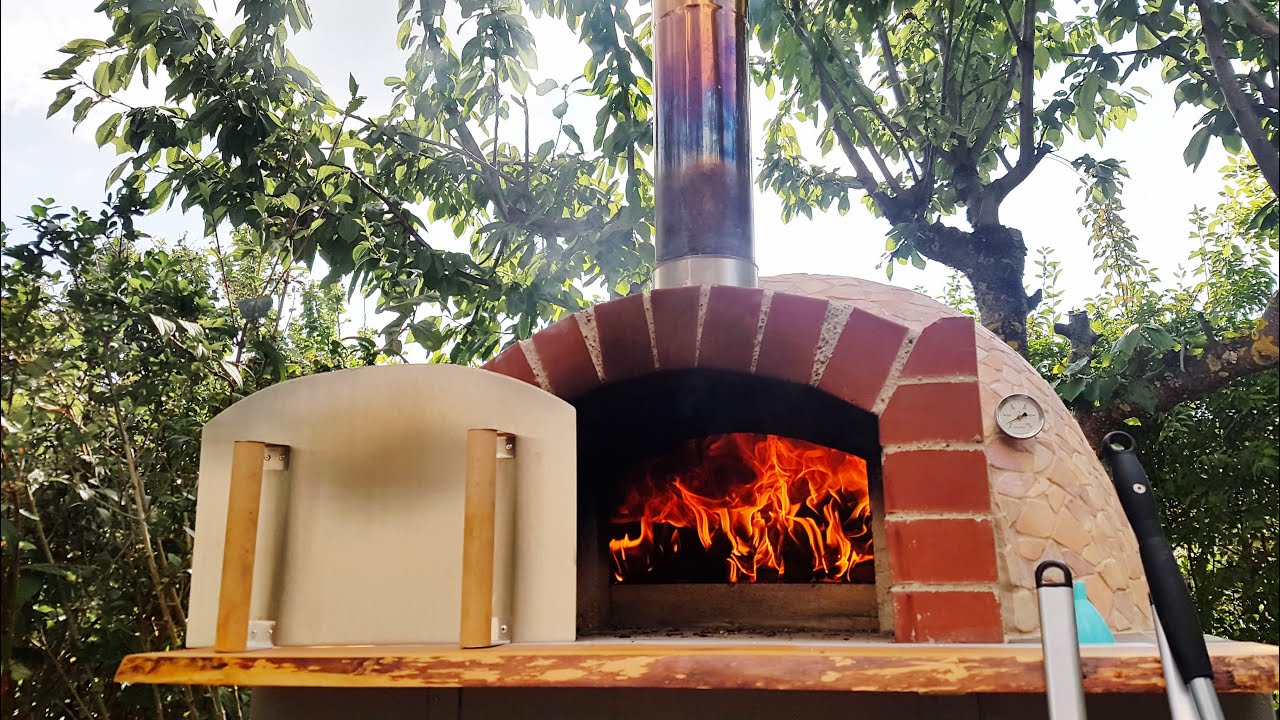 Very efficient wood fired pizza oven build - Time Lapse Video