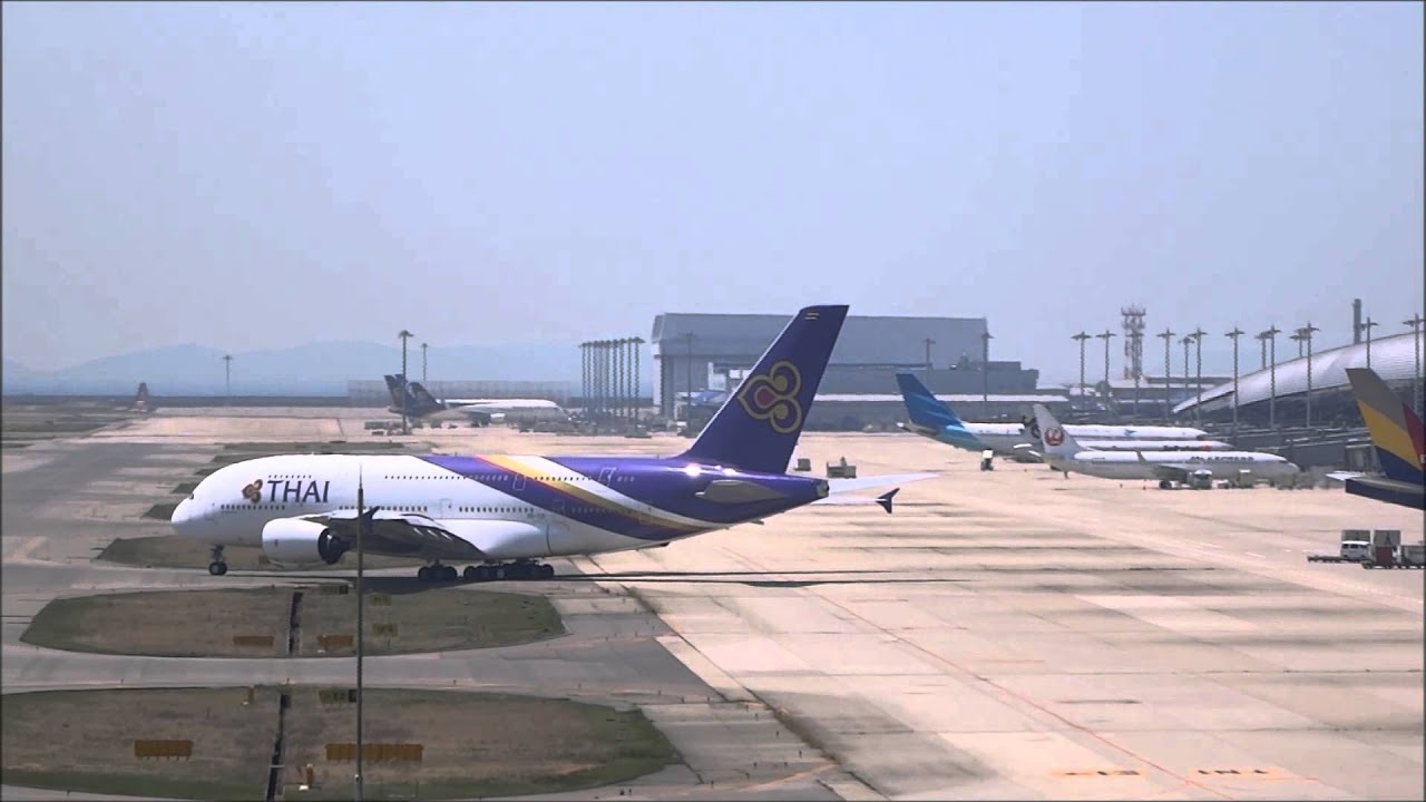 迫力満点　タイ国際航空623便エアバスA380離陸風景、