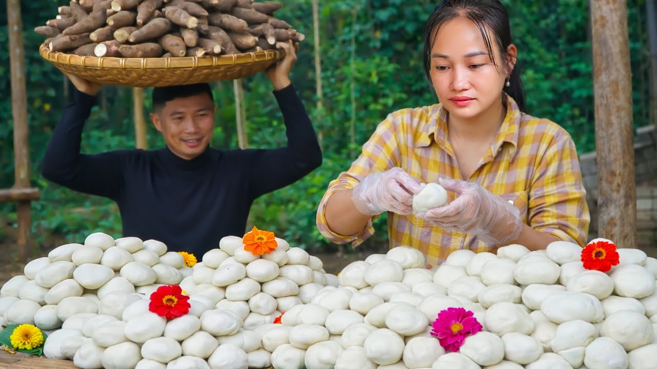 Happy Family Makes Steamed Cassava Cake Together to Sell at Market | Simple Recipe