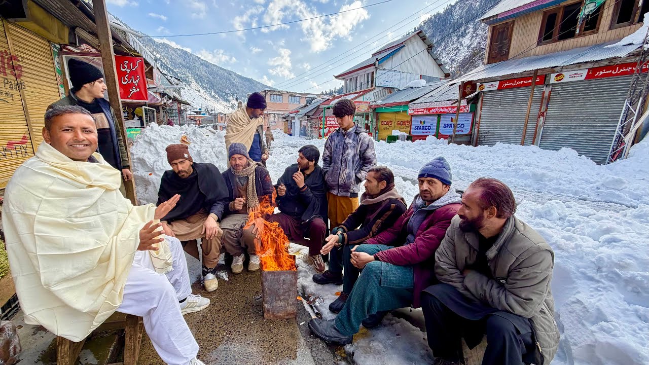 Alhamdulillah Kaghan Puhanch Gaye | Heavy Snowfall ❄️ | Mubashir Saddique Village Food Secrets 