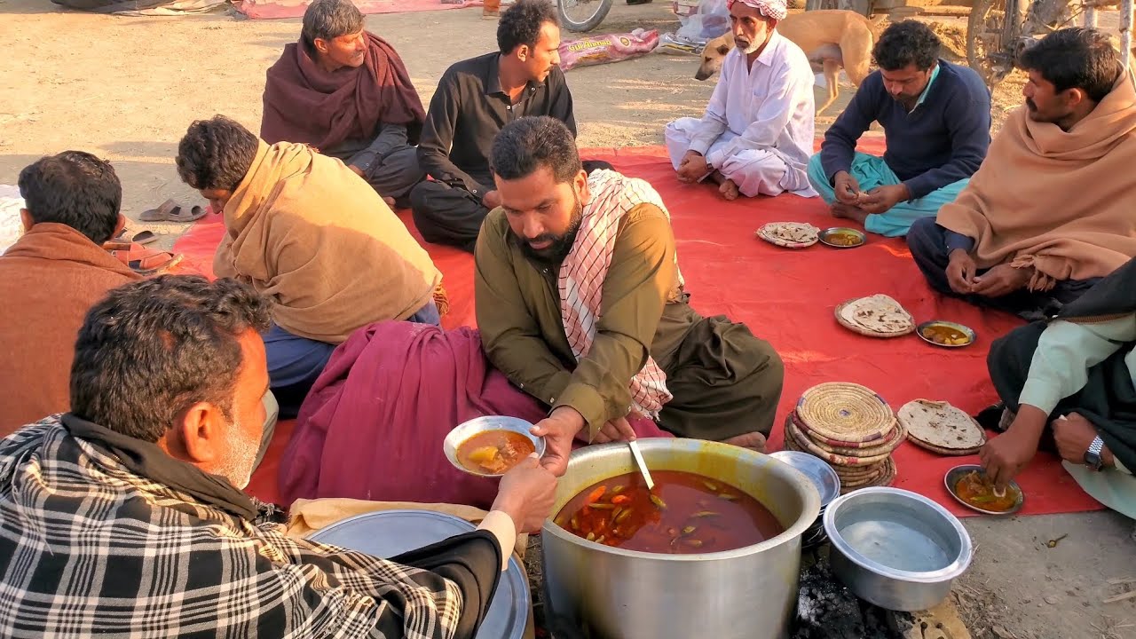 Poor People's eating street food on the ground #streetfood #trending #viralvideo 