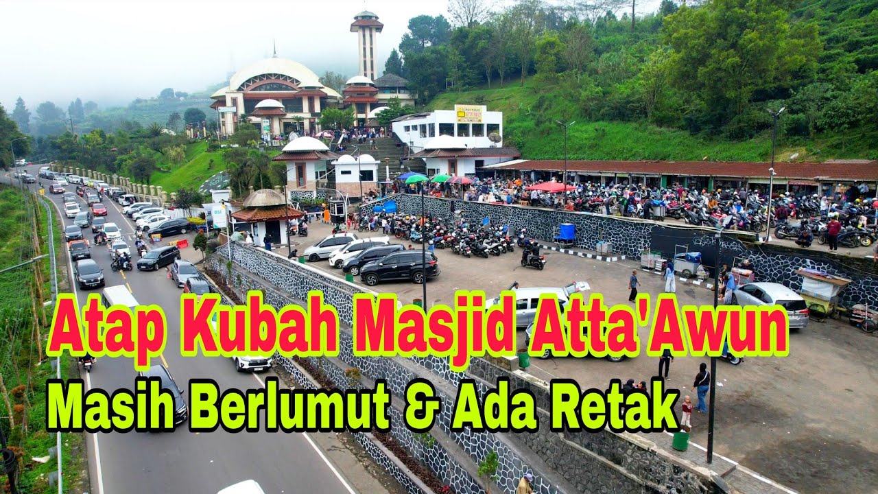 atap kubah masjid atta'awun puncak bogor masih berlumut & ada retak, sudah 2 mingguan belum di cet