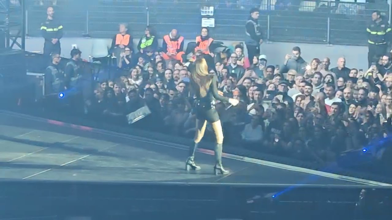 Annalisa Sweet Dreams Cover - Ma noi siamo fuoco tour Capitolo I - Palazzetto dello sport Roma 