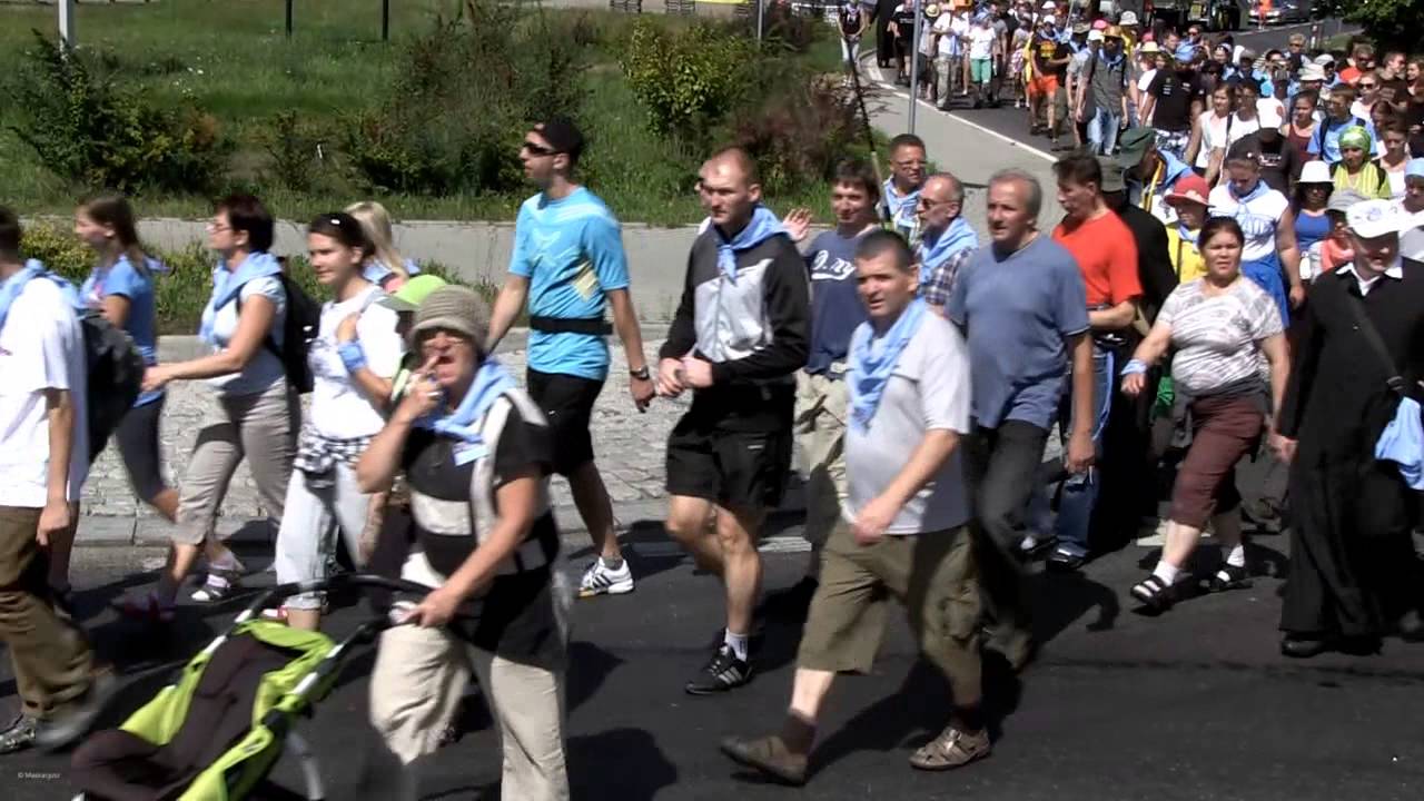 546. Piesza Pielgrzymka Pabianicka na Jasną Górę - na rondzie w Wadlewie