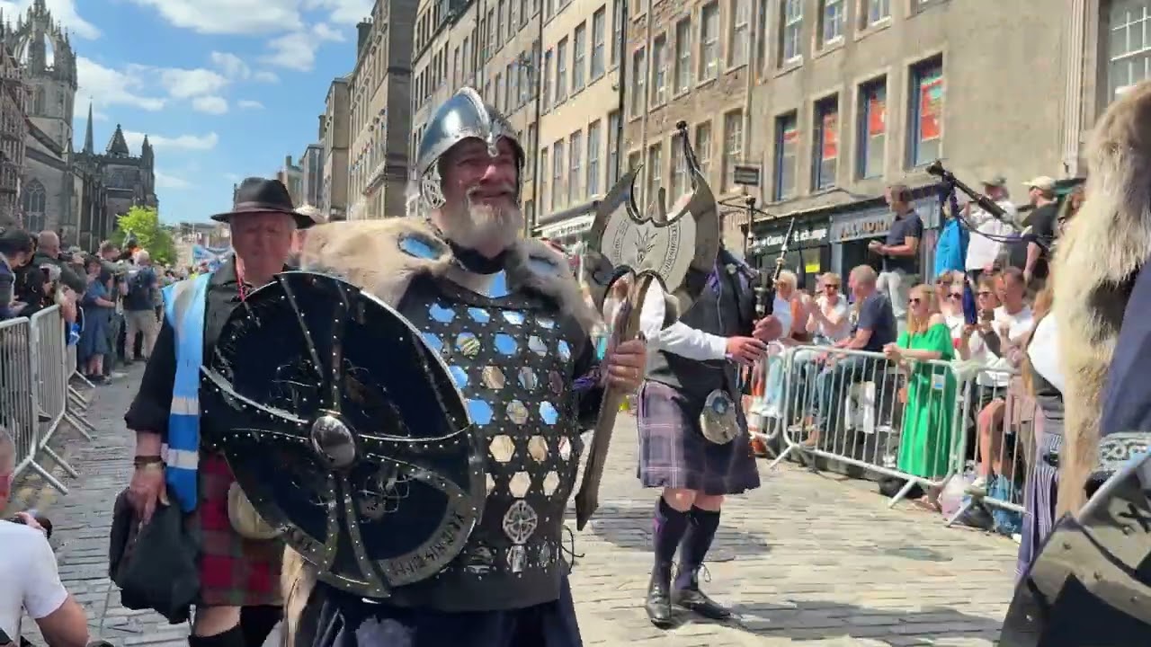 Edinburgh Tartan Parade 2025 - the bands
