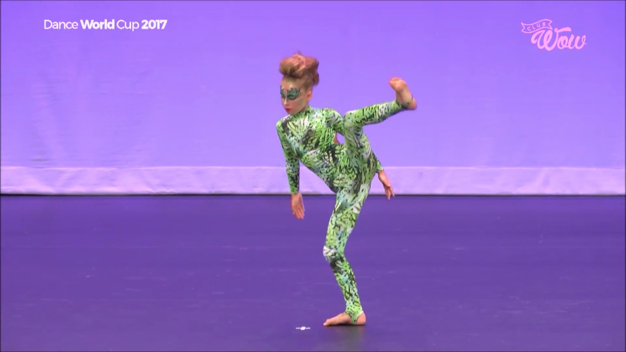 Amelia  performing 