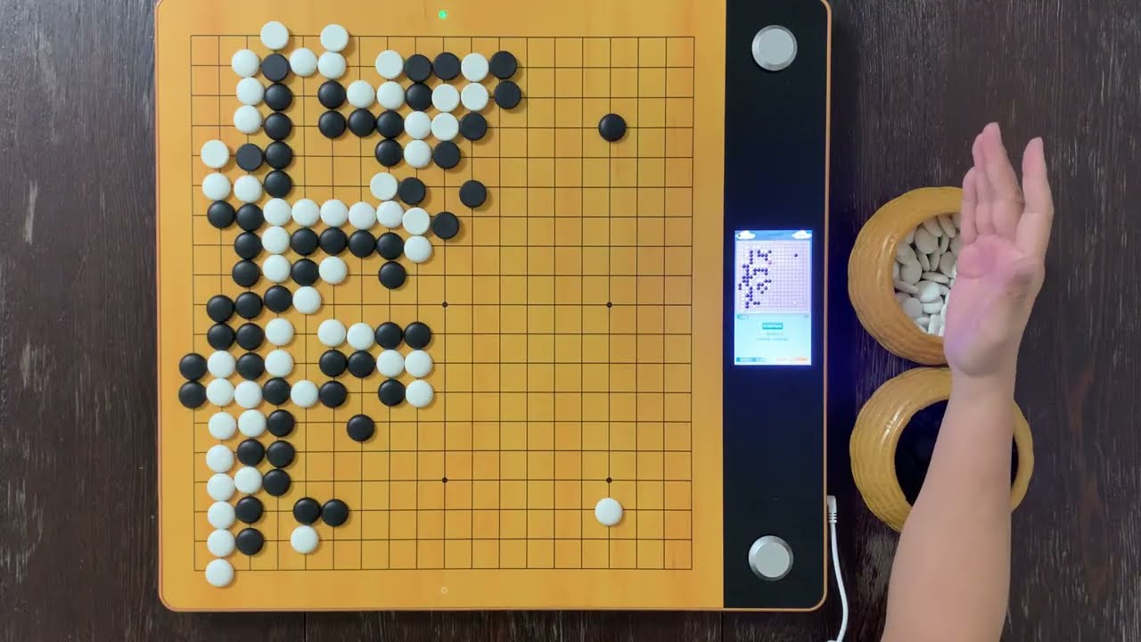 AI圍棋施展比李世石還要鬼的殭屍流，走到哪死到哪，最後卻全部串聯起來反殺人類！