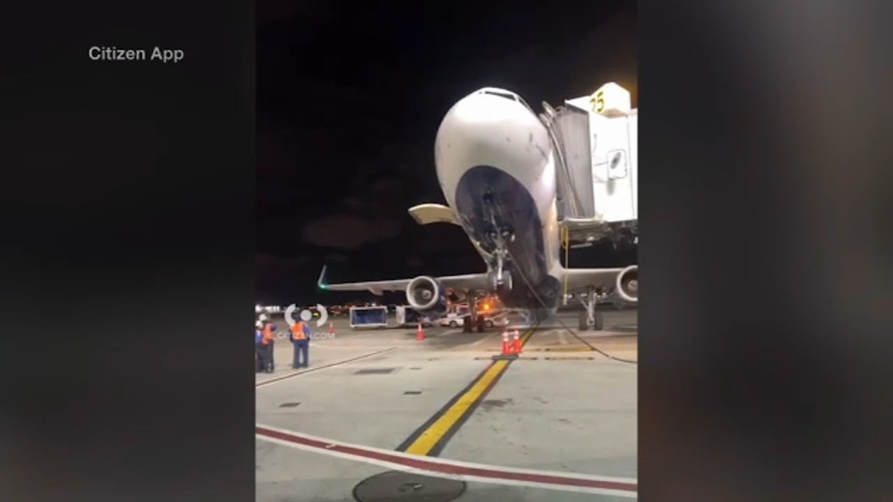 Video shows JetBlue flight with nose in air after landing at JFK Airport