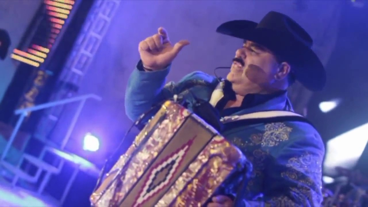 Los Huracanes Del Norte - La Suburban Dorada [ En Vivo ]