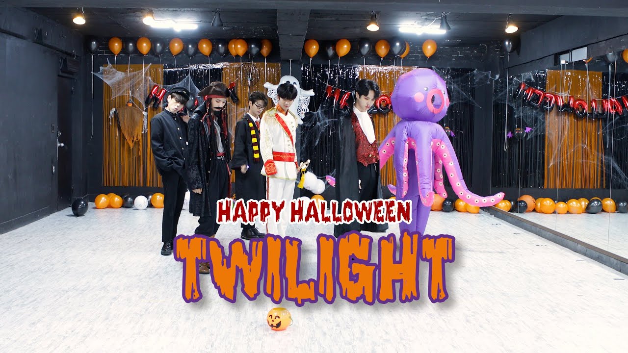 위아이(WEi) - 'TWILIGHT' Dance Practice (Halloween Ver.)