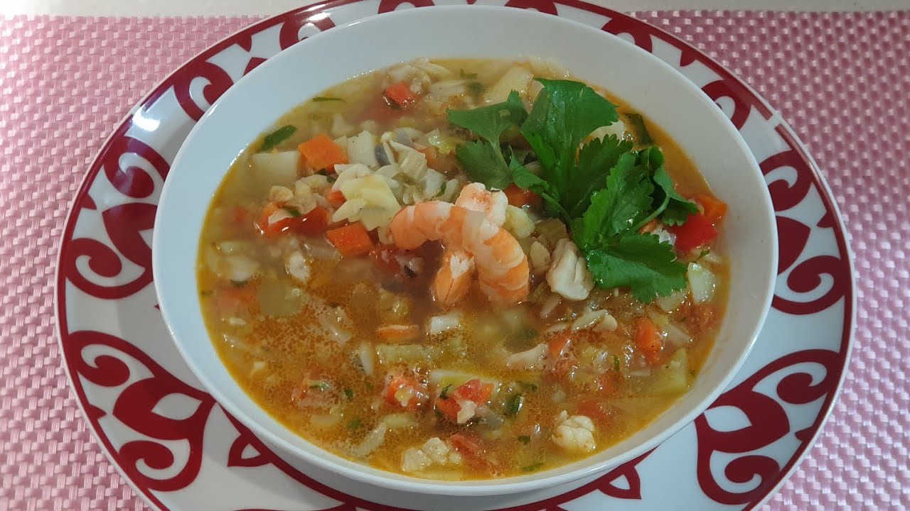 Sopa de peixe com camarão