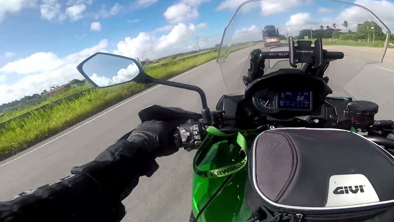 VERSYS 1000 GT - Potência e conforto na estrada.
