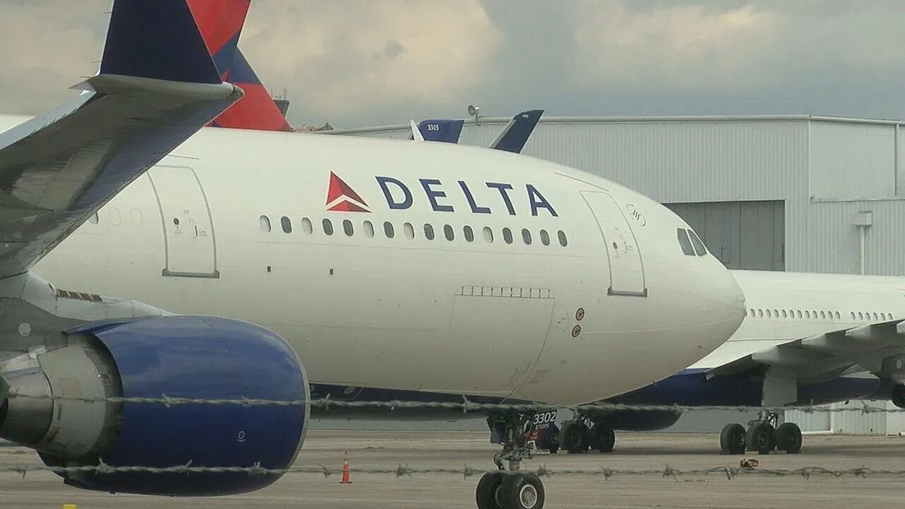 Delta temporarily suspends travel perks for members of Congress
