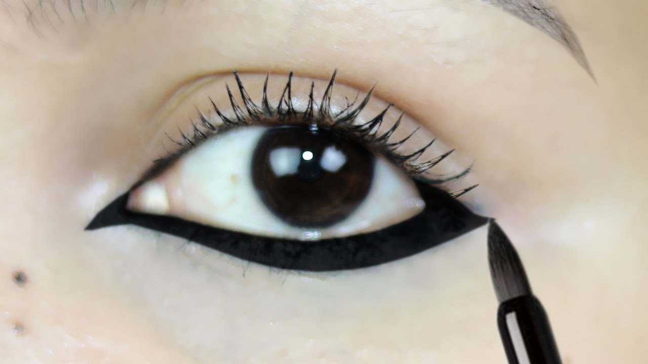 आखों को बड़ा दिखाने के 3 अनोखे तरीके – Best Eyeliner Tricks to make them BIGGER