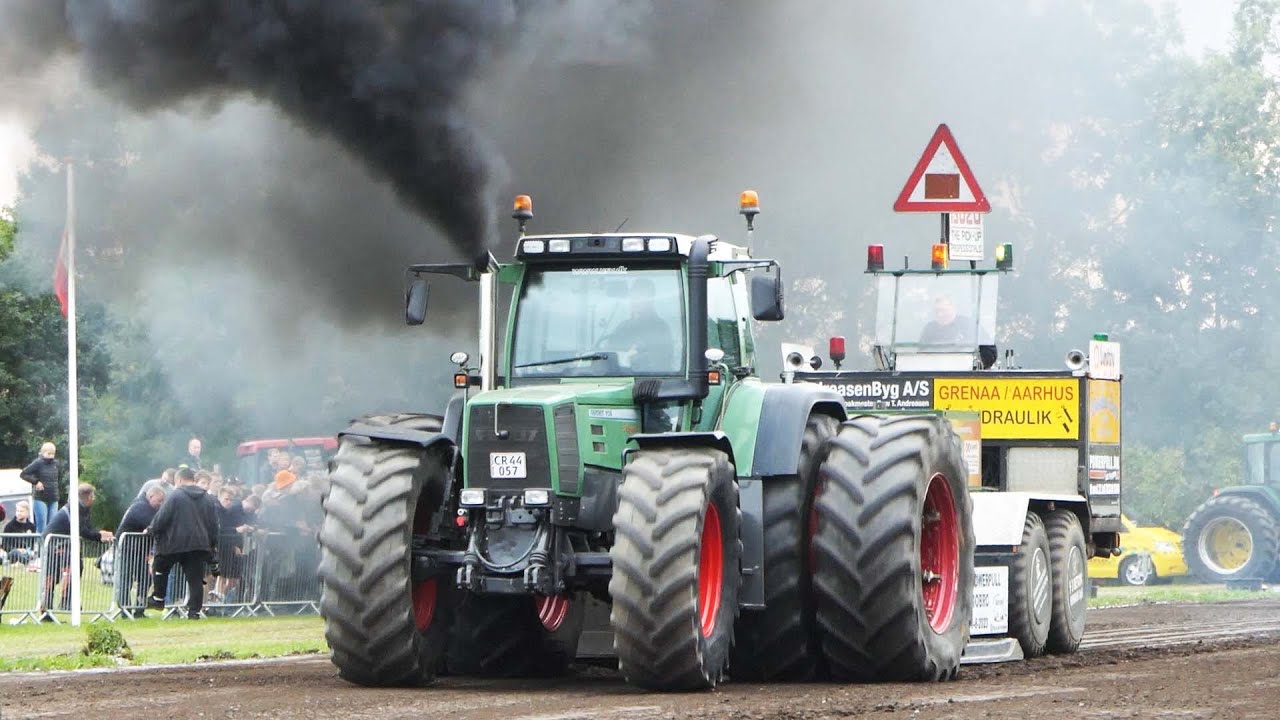 Fendt 926 Favorit in front of the sled getting the job done | Tractor Pulling Season 2022