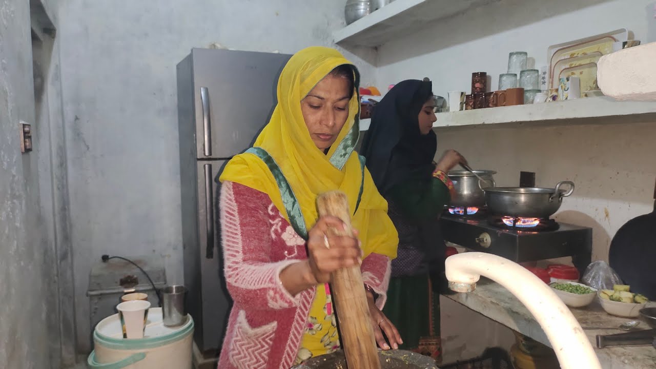 Village living life|| bachon ne AJ khud bane Aloo matr waly chawal|family vlogs|bushra family vlog