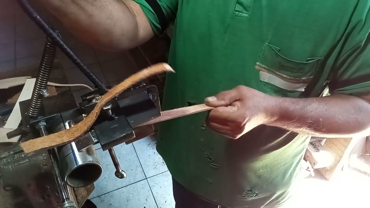 Testando ferramenta para rebaixar couro...