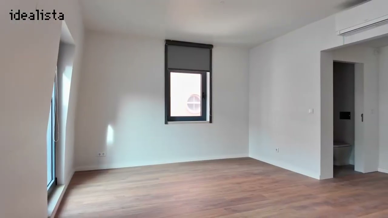 Apartamento T2 duplex nova construção, com estacionamento, em Alcântara