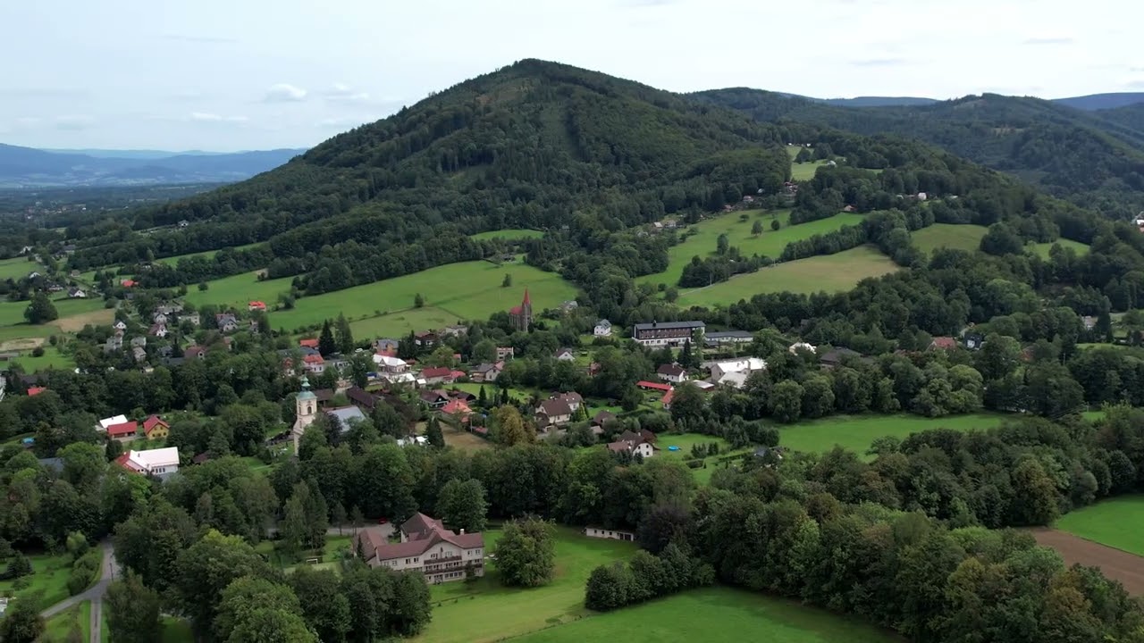 Vesnick&aacute; pam&aacute;tkov&aacute; z&oacute;na Komorn&iacute; Lhotka