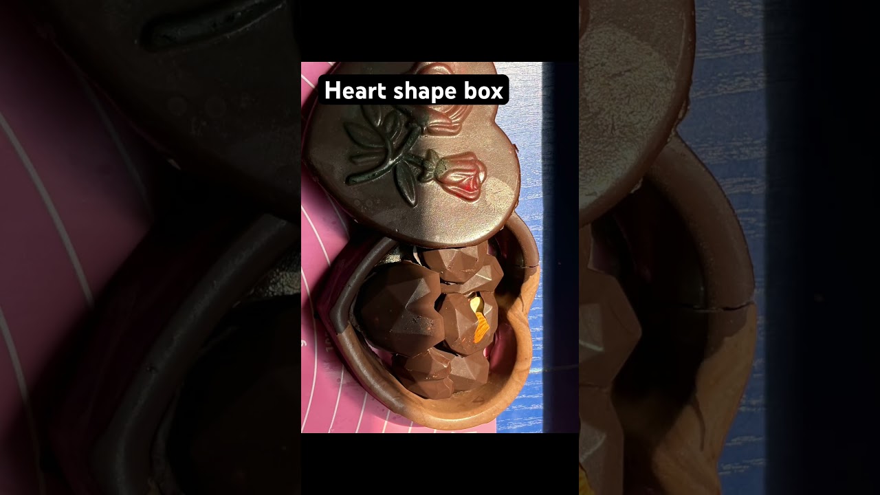 Heart shape chocolate box gift for special ones order now #candelicworld #giftbox