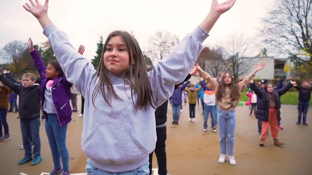 Tanz der Primarschule Lindenhof zur Kampagne #SayHi gegen Mobbing