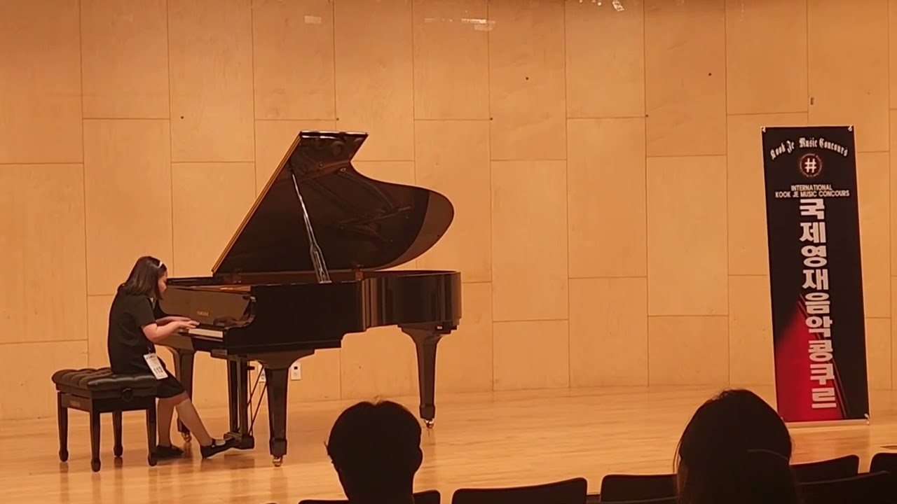 김윤아(2학년) - 전체대상•심사위원 만장일치(국제영재음악콩쿠르)