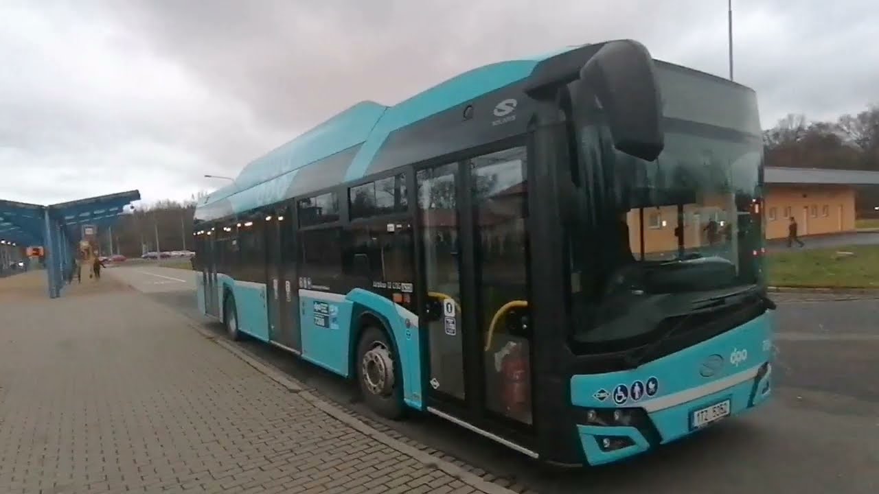 tramvaje a autobusy a trolejbusy na terminálu hranečnik