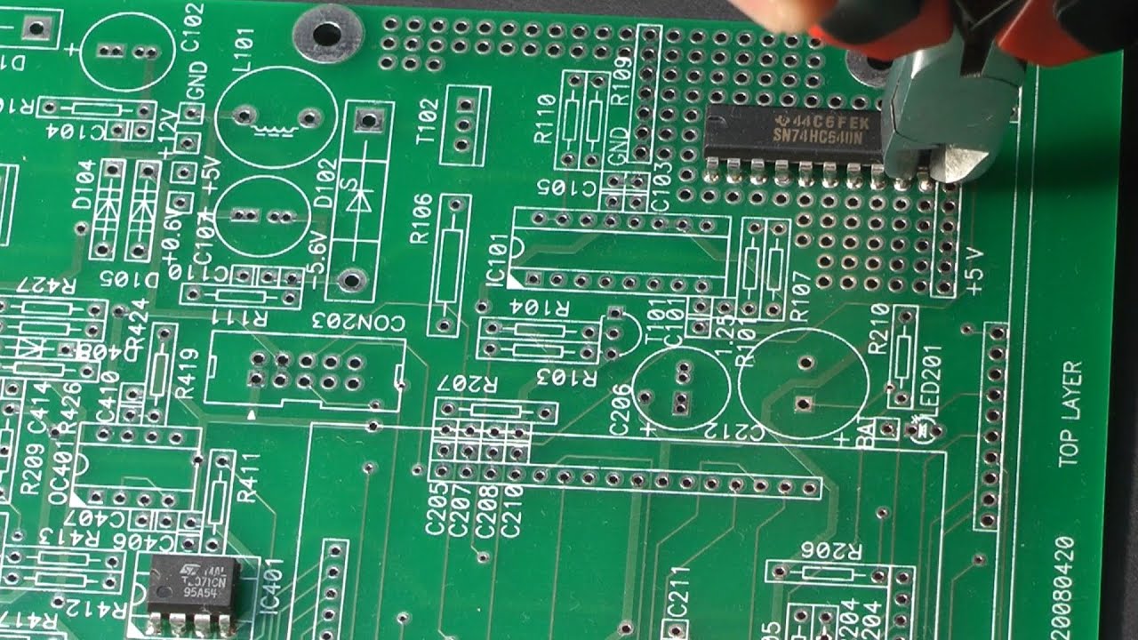 2019.12.07. 004 Hibás, DIP tokos IC eltávolítása, amikor a NYÁK megmentése a cél