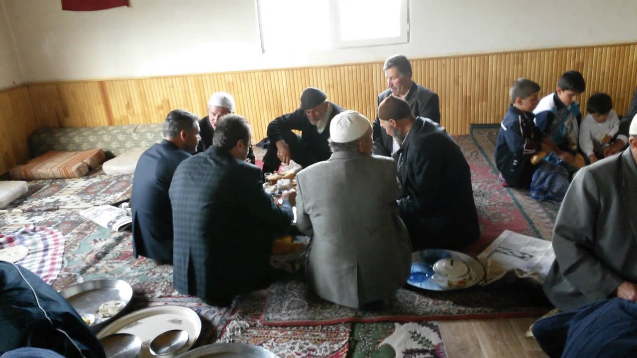 20150717 RAMAZAN BAYRAMI KÖY KONAĞIN DA KAHVALTI MANZARALARI