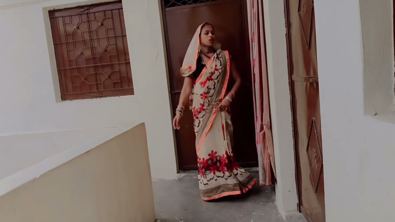 Mundri sone ki chhoti le gai nanand chura ke baksa khol gagriya le gai 👍🙏🙏🙏👍🥰😄