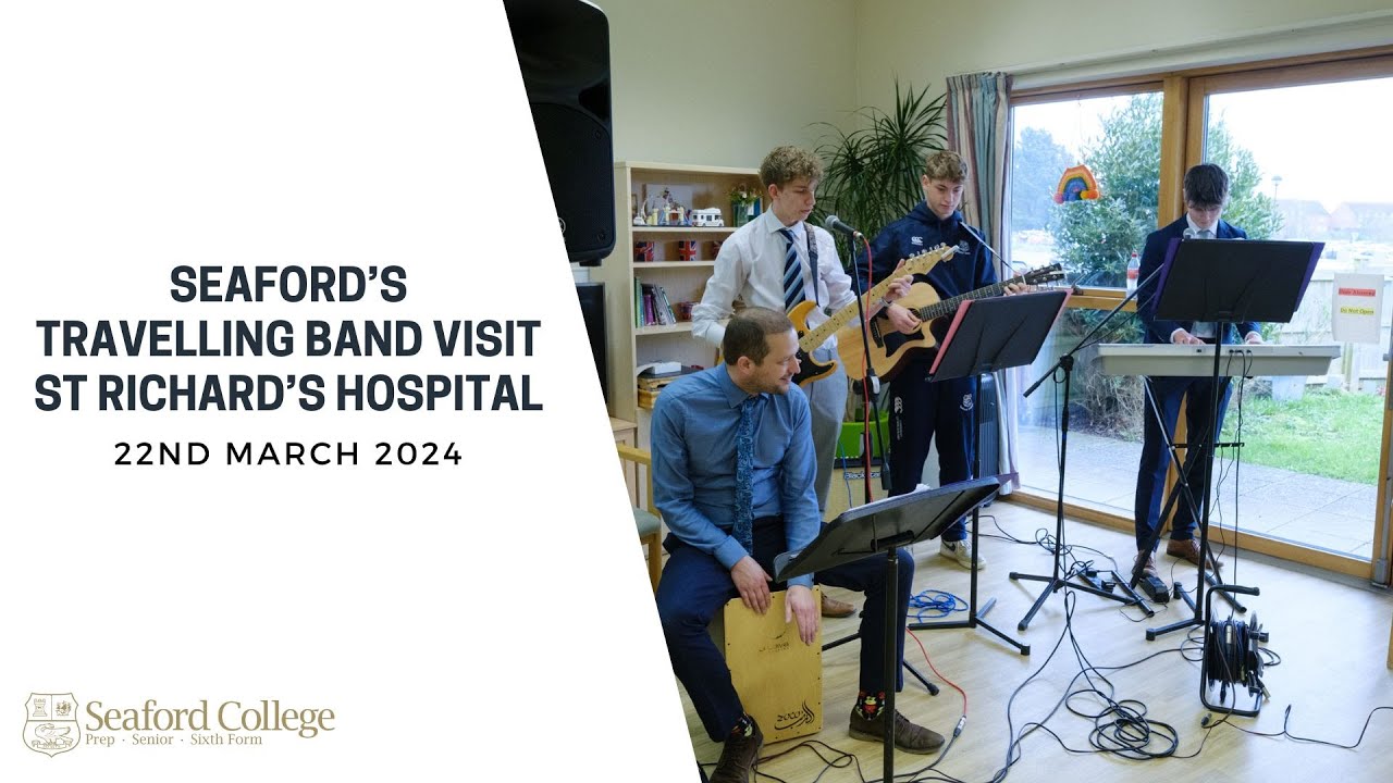 Seaford's Travelling Band Visit St Richard's Hospital
