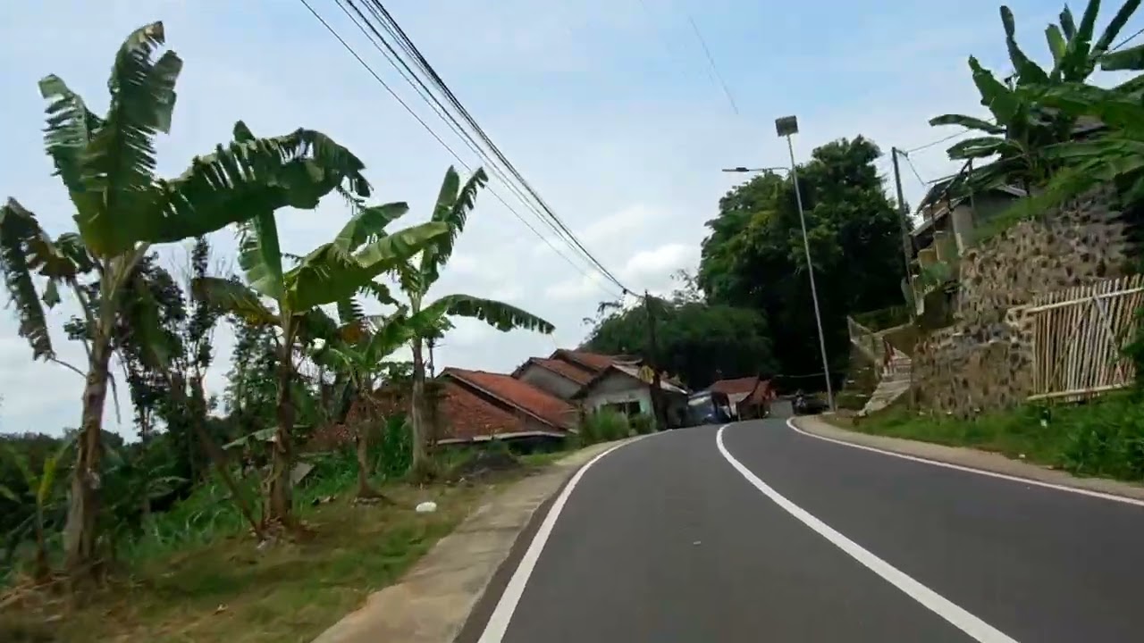 Di Era KDM Beginilah Kondisi Terkini Jalan antara Conggeang dan Buah dua